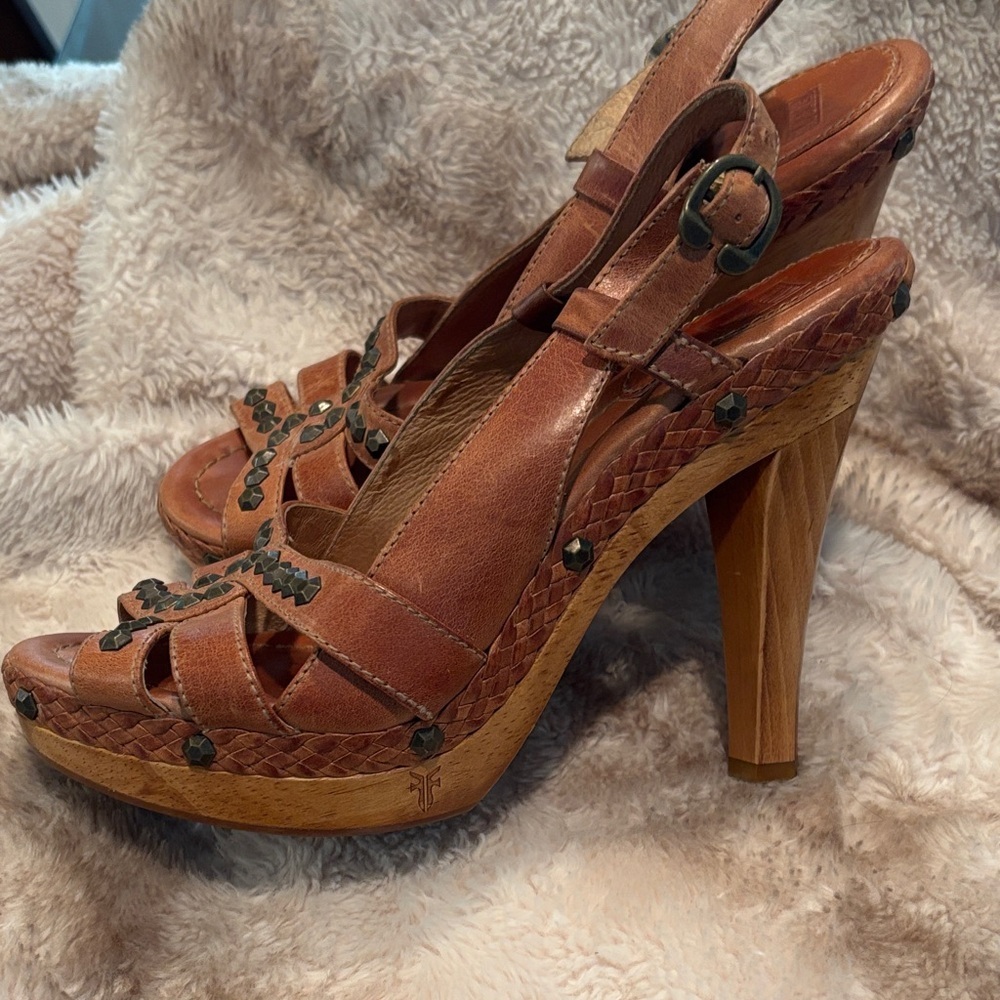 FRYE Caramel studded slingback Leather Heels - Picture 2 of 14
